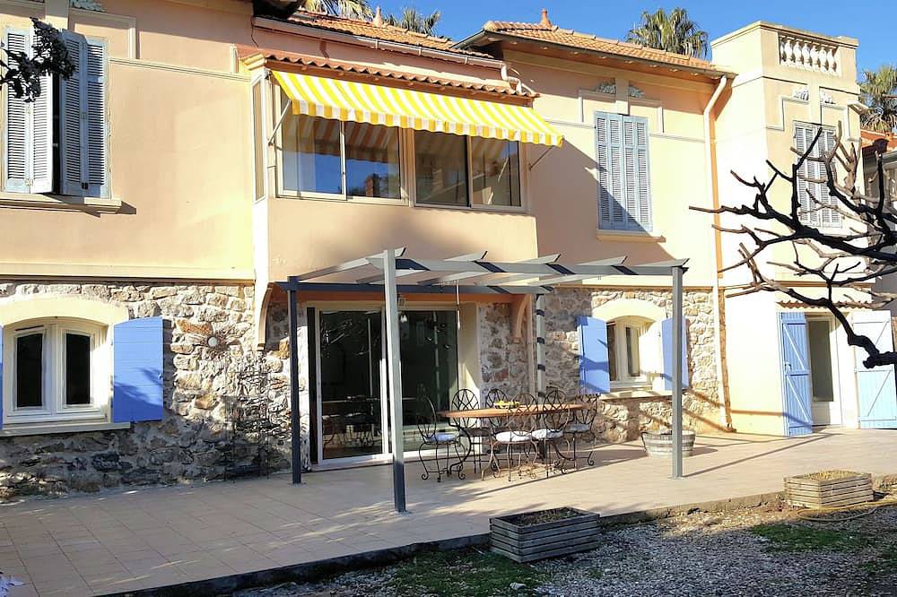 Villa hyeres- quartier résidentiel très calme avec jardin et grande terrasse in Hyeres, Parc national de Port-Cros
