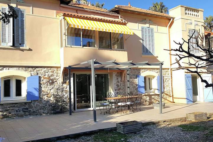 Location de vacances pour 8 personnes, animaux acceptés dans Office De Tourisme D Hyeres