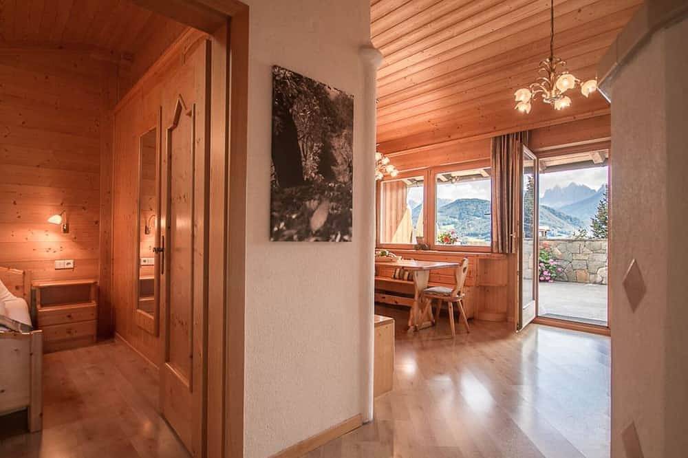 Ganze Wohnung, Ferienwohnung für 2-4 Personen mit  großer Terrasse und Sauna sowie Kachelofen in Feldthurns, Dolomiti Superski