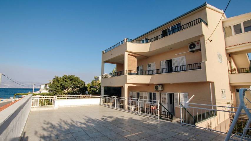 Apartament wakacyjny dla 8 osób, z taras w Arbanija