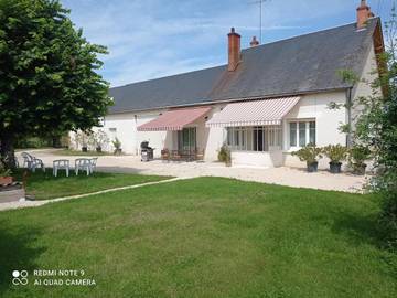 Gîte pour 6 personnes, avec jardin à Chitenay