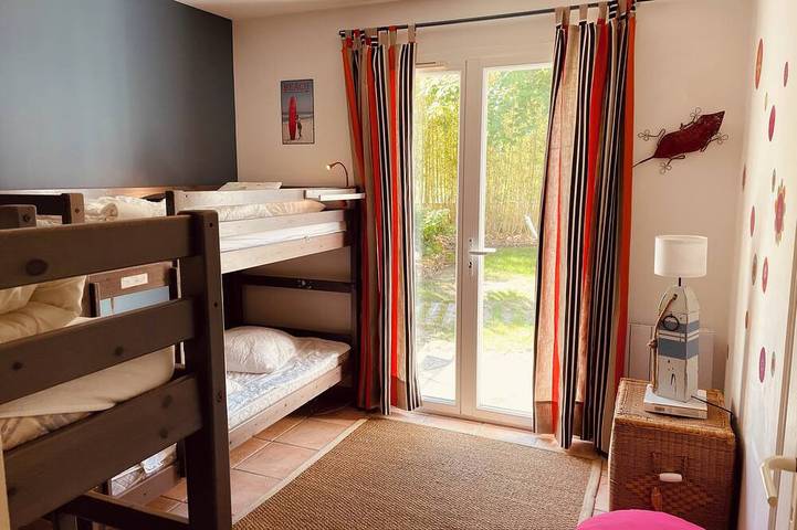 Location de vacances pour 10 personnes, avec jardin dans Petite Plage Saint Trojan Les Bains - 4