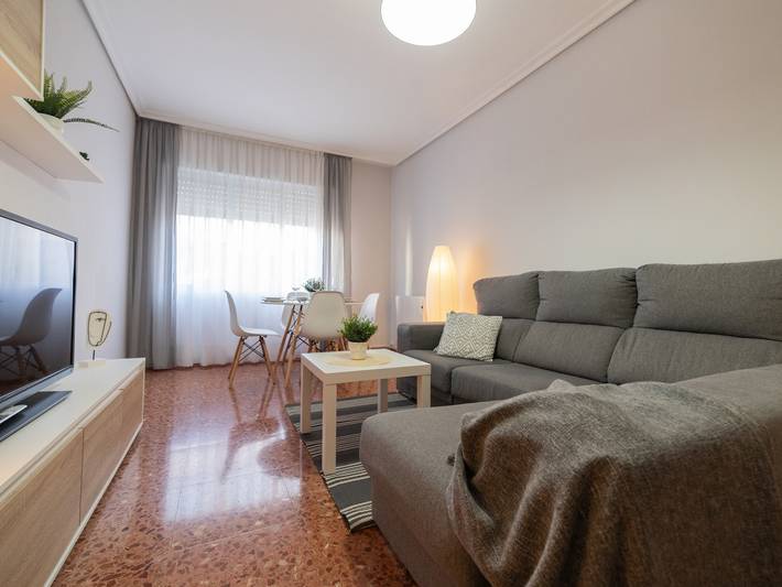 Entire apartment, Modern Comfort: 4 people in Albelda in Albelda de Iregua, La Rioja Province