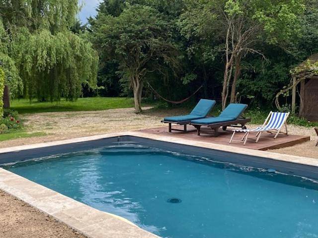 Location de vacances pour 9 personnes, avec jardin et piscine à Saint-Étienne-la-Thillaye - 2