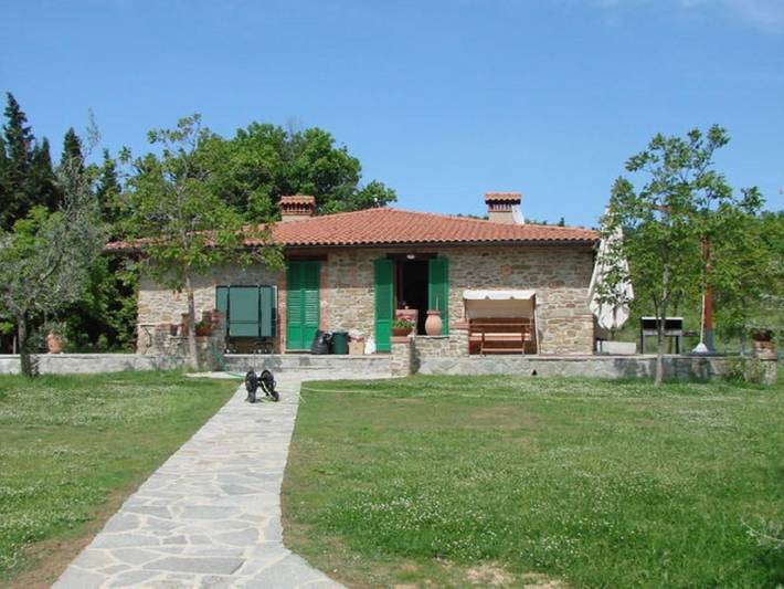 Casa vacanza per 10 persone, con piscina e giardino a Civitella in Val di Chiana