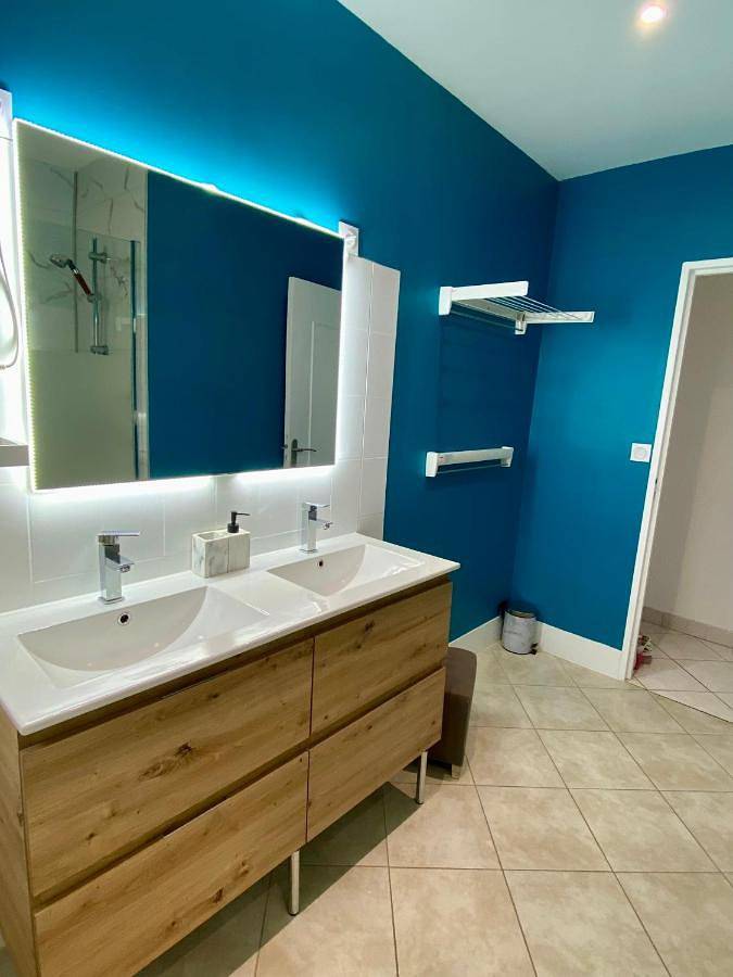 Gîte pour 8 personnes, avec Terrasse à Avrillé - 3