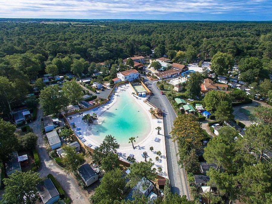 Camping La Clairière - Mobilhome 6 personnes - Premium | 3 Ch. | 6 Pers. | Terrasse surélevée | Clim. | Tv in La Tremblade, Côte de Beauté