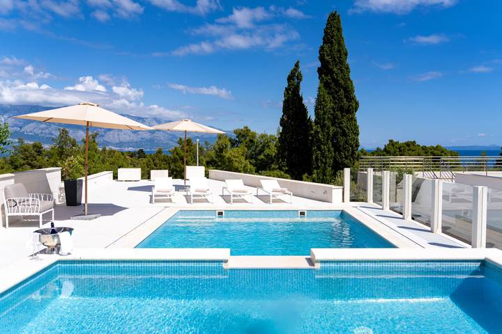 Ferienwohnung für 5 Personen, mit Garten und Meerblick sowie Balkon und Pool - 1