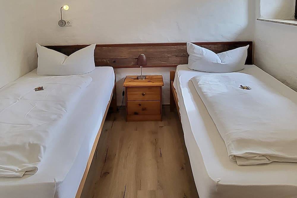 Ganze Wohnung, Gemütlich eingerichtete Ferienwohnung mit zwei getrennten Schlafzimmern in Estenfeld, Fränkisches Weinland