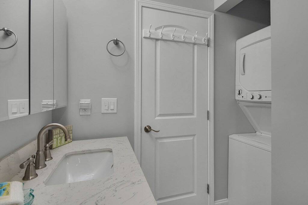 Ganze Wohnung, Destin Holiday Isle Condo, Private Beach, Full Kitchen, Patio, Steps to Beach in Destin, Emerald Coast