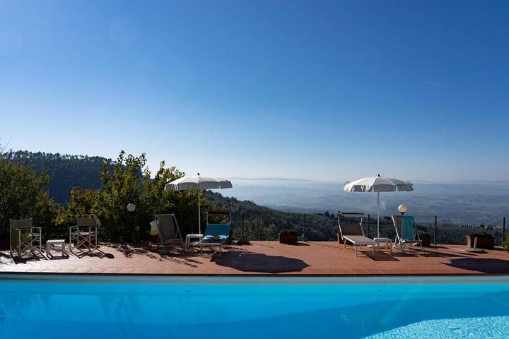 Villa pour 12 personnes, avec jardin ainsi que vue et piscine, animaux acceptés à Vinci - 3