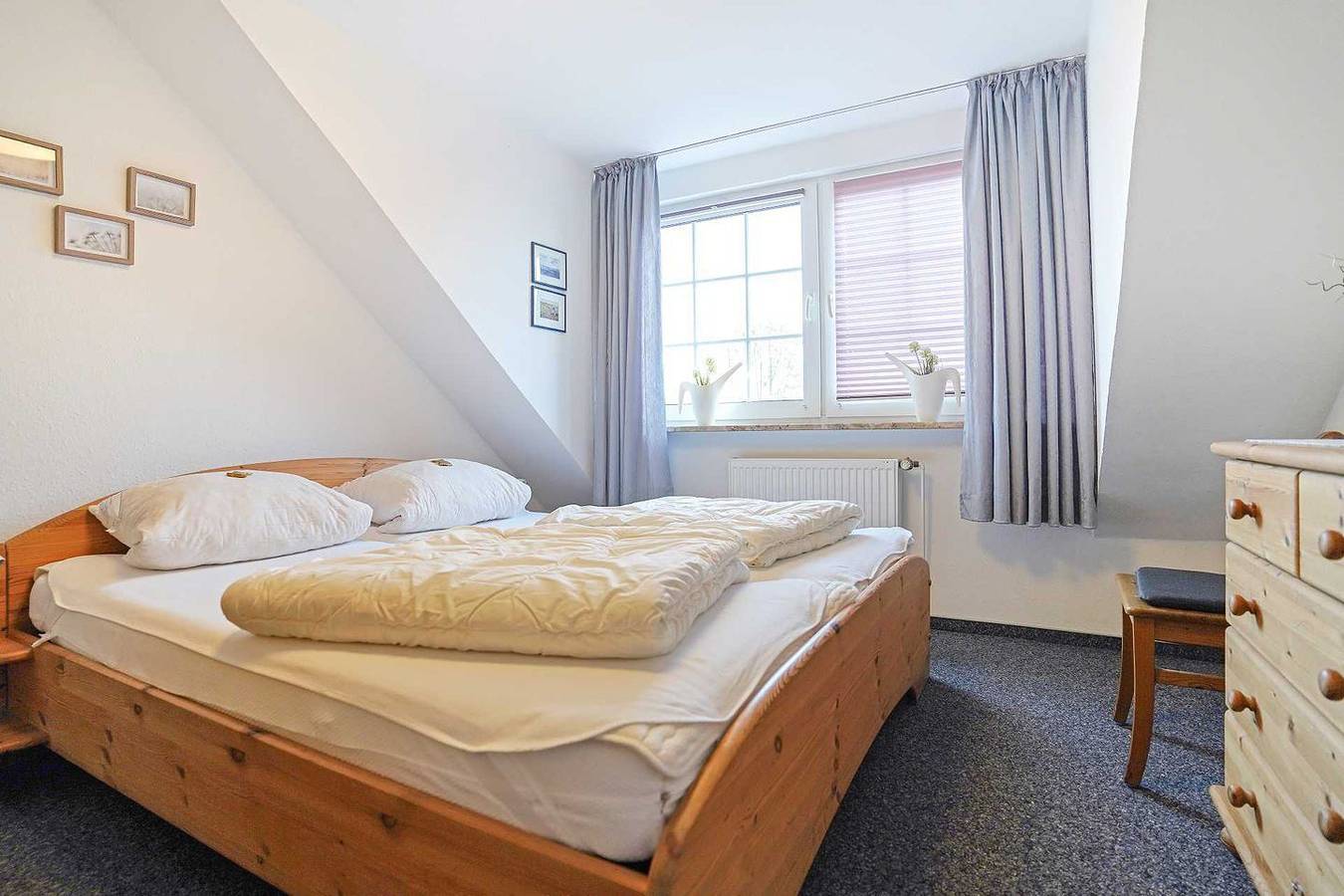 Apartamento entero, Apartamento en primera línea de playa con balcón y surf a 1 km in Norddeich, Norden y sus alrededores