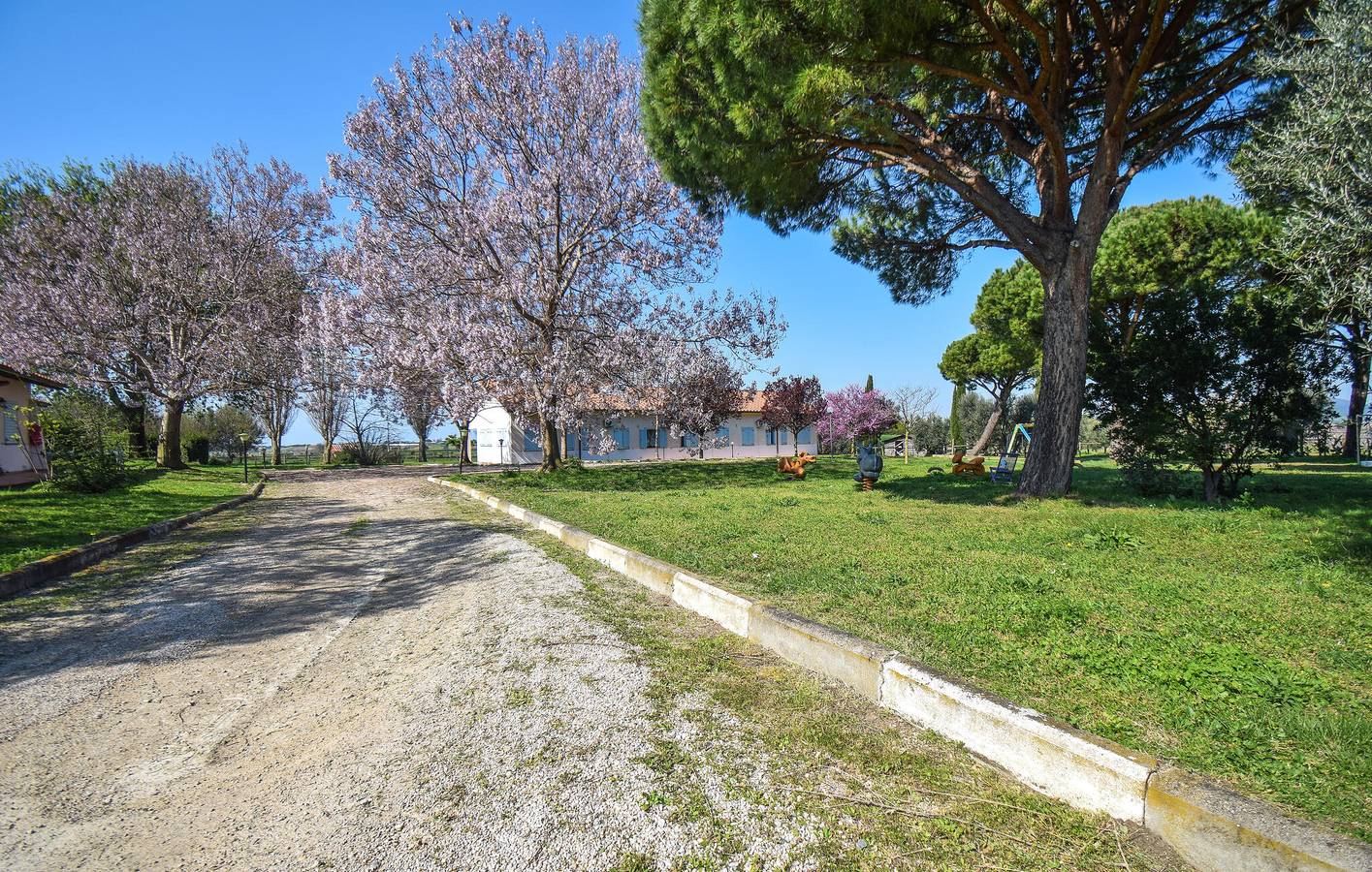Appartamento intero, Incantevole appartamento con 2 camere da letto, piscina e giardino, a 2 km da Pescia Romana in Montalto di Castro, Provincia di Viterbo