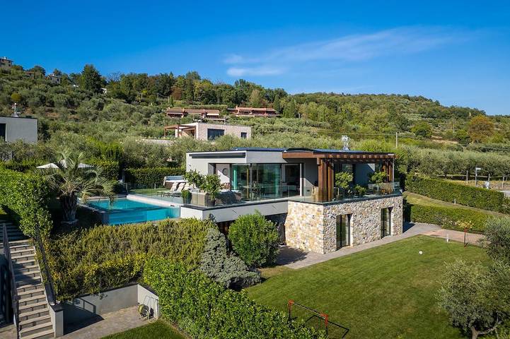 Villa pour 8 personnes, avec Jacuzzi ainsi que Terrasse et Jardin à Garde