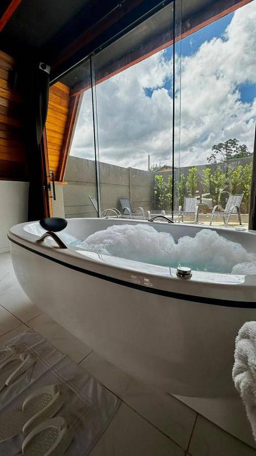 Pousadas para 2 pessoas, com jacuzzi e jardim em Piracaia