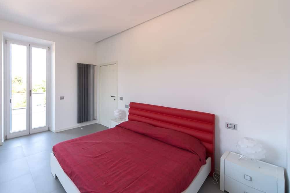 Entire apartment, Apartment in stately villa with direct access to Lake Bolsena in Marta, Lake Bolsena