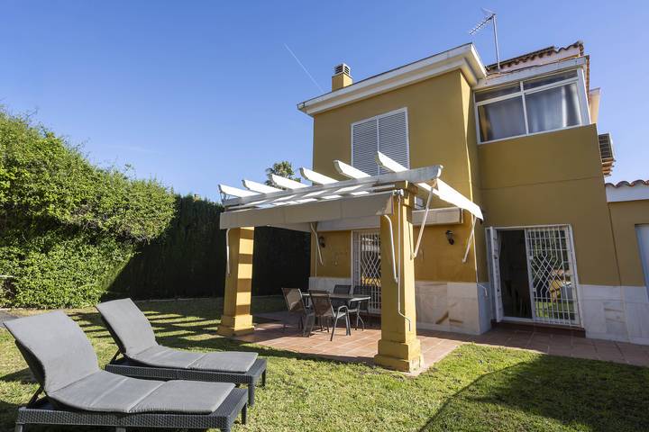 Apartamento inteiro, Apartamento de férias para 7 pessoas com terraço in Palomares del Río, Sevilha Província