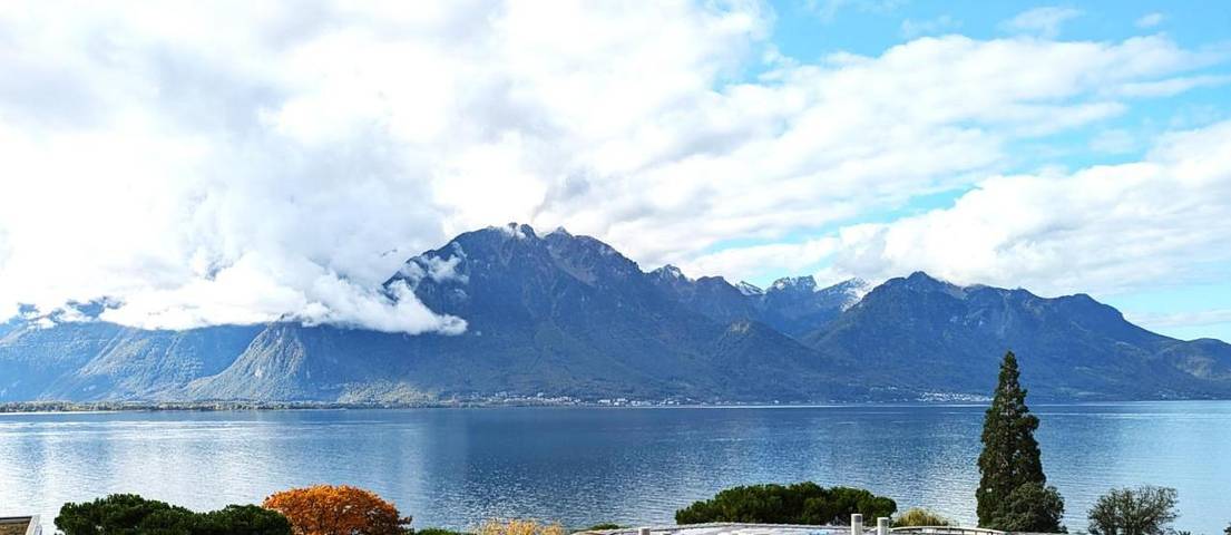 Ferienwohnung für 4 Personen, mit Ausblick und Balkon sowie Seeblick, kinderfreundlich in Montreux