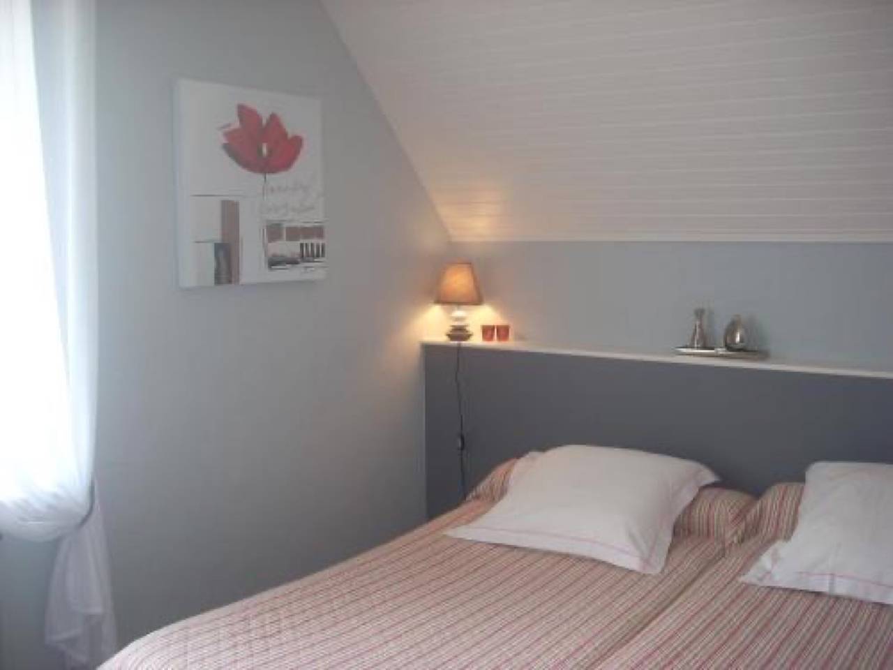 Chambre d'hôtes « La Chambre Rouge » avec terrasse et jardin communs, Wi-Fi in Lanhouarneau, Région de Morlaix