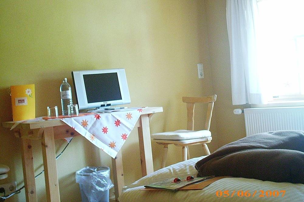 Geheel appartement, Double room Hangspitze - listed house in idyllic Mellau - Nazes in Mellau, Bregenzerwoud