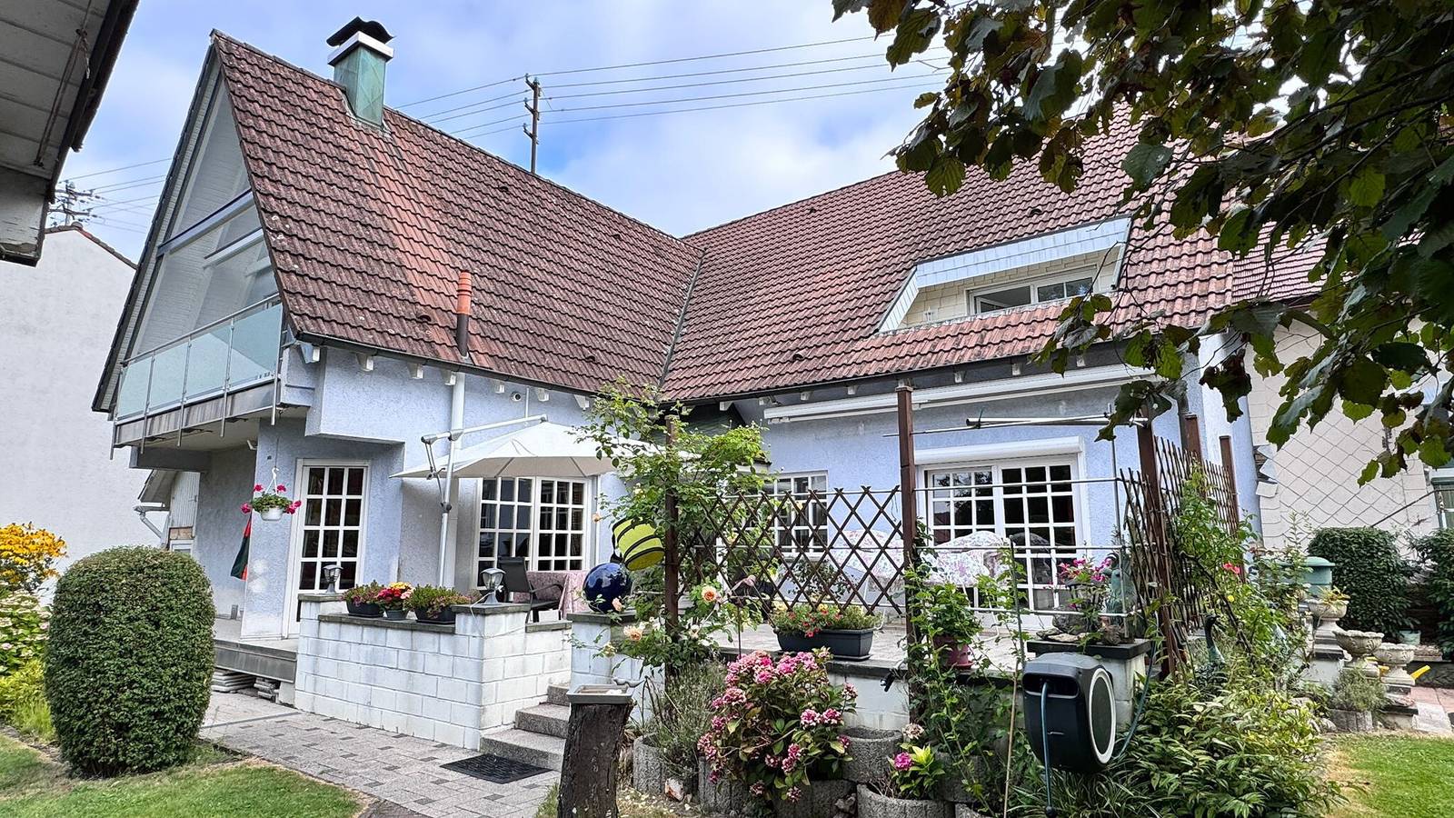 Apartamento entero, Apartamento 'Danielle' con vistas a la montaña, balcón y wifi in Bad Herrenalb, Northern Black Forest