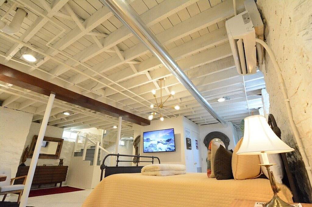 Ganze Wohnung, The Boiler Room - In der Nähe der U-Bahn und der Innenstadt. in Boston, Massachusetts