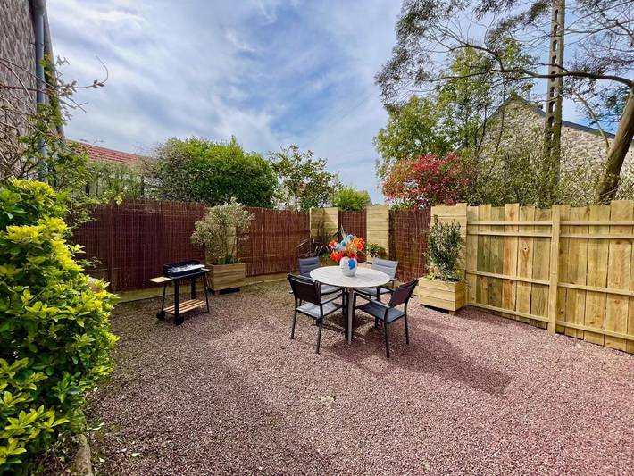 Location de vacances pour 2 personnes, avec Terrasse ainsi que Jardin et Vue à Montfarville