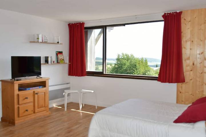 Gîte pour 6 personnes, avec piscine et sauna dans Lac Pavin - 3