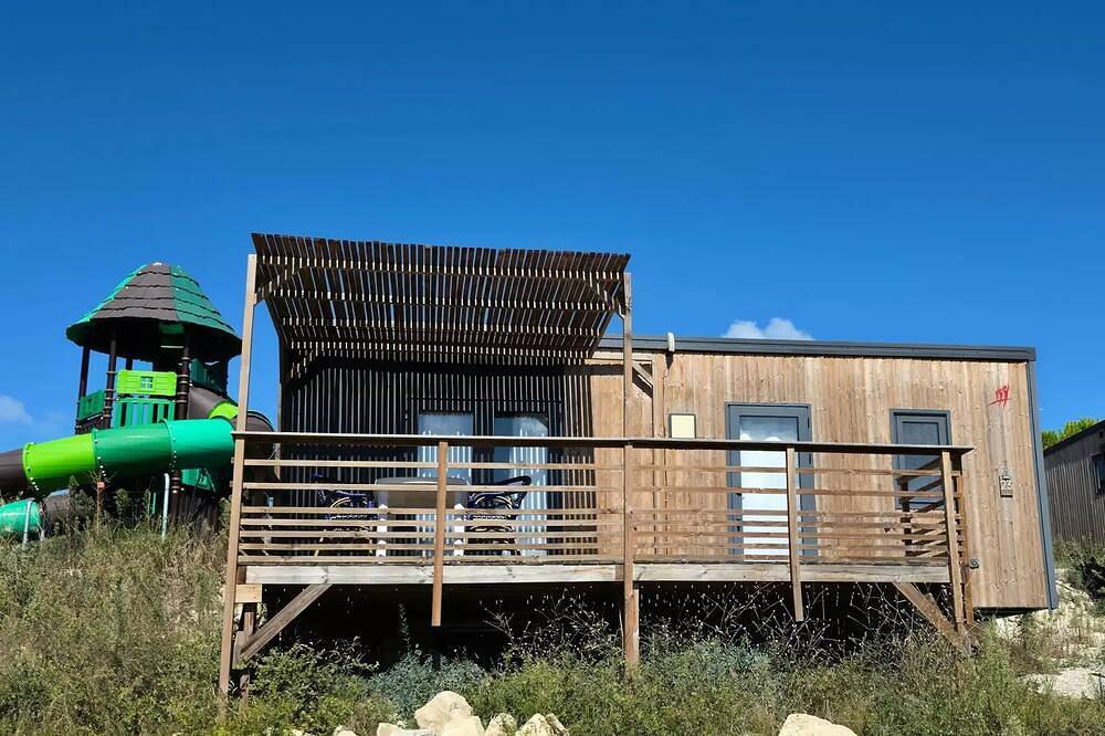 Mobile home 2 bedrooms - air conditioning - television 4 to 5 persons - 4 pers. included in the price in Calvisson, Nimes region