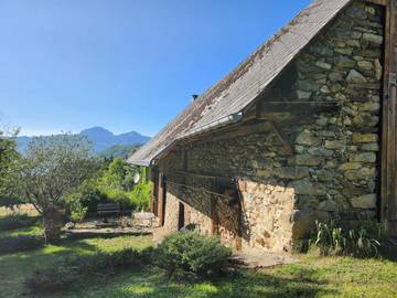 Gîte pour 4 personnes, avec terrasse et jardin à Les Adrets