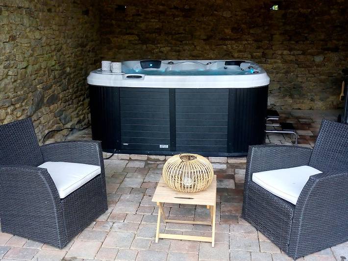 Gîte pour 18 personnes, avec jardin ainsi que terrasse et jacuzzi à Bellefontaine (Jura) - 4