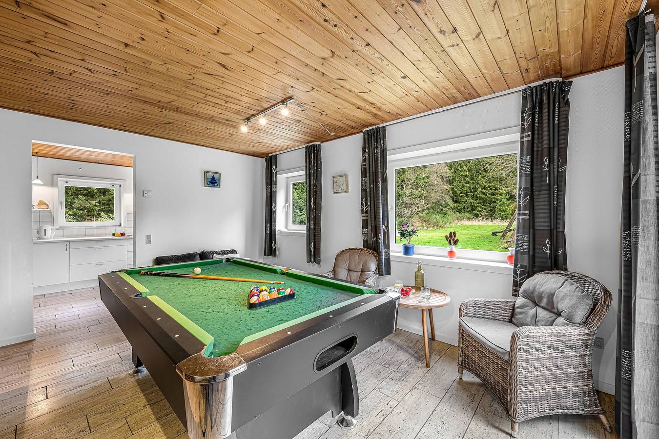 Large pool house for 20 people, on a large natural plot with associated forest area. in Herning und Umgebung