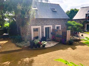 Gîte pour 3 personnes, avec vue et jardin à Gommenec'h
