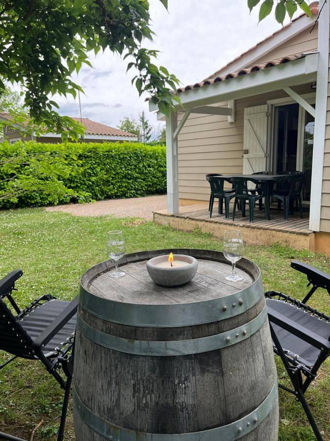Camping pour 6 personnes, avec Terrasse ainsi que Jardin et Piscine