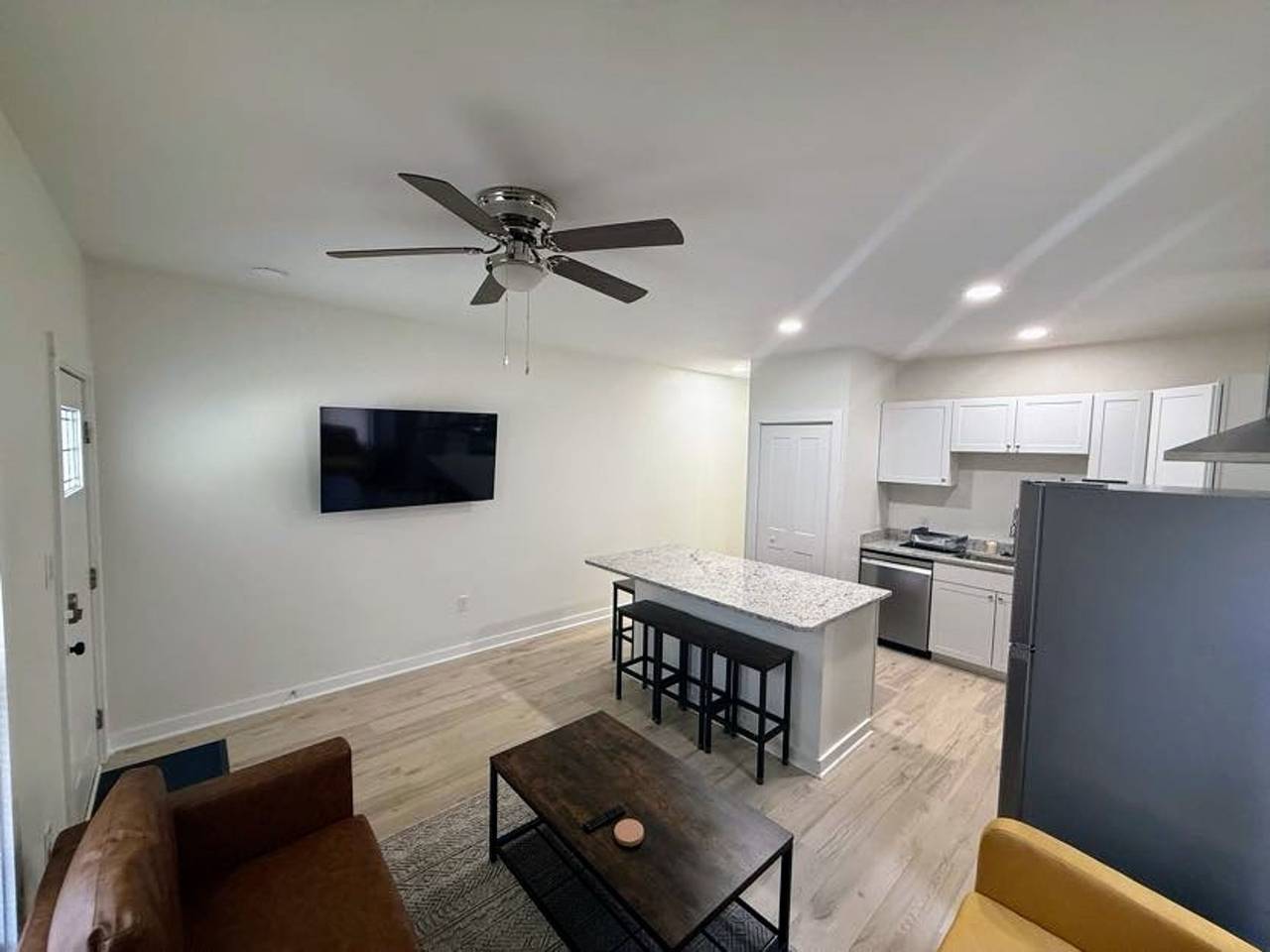 Ganze Wohnung, Newly Renovated 2 Bedroom - A.  Seasoned Superhost in Durham (NC), Durham County (USA)