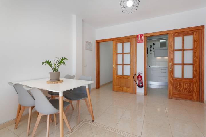 Appartement entier, Appartement de vacances 'Desconecta Amplio' avec vue sur la mer, Wi-Fi et climatisation in Tamaide, San Miguel de Abona