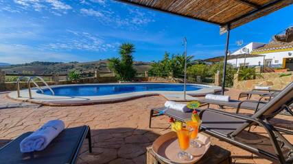 Casa rural para 5 personas, con piscina además de jardín y terraza en Villanueva de la Concepción