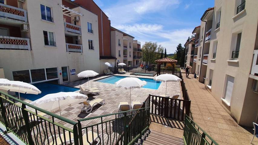 Gîte pour 4 personnes, avec vue ainsi que terrasse et piscine dans Thermes de Gréoux les Bains - 2