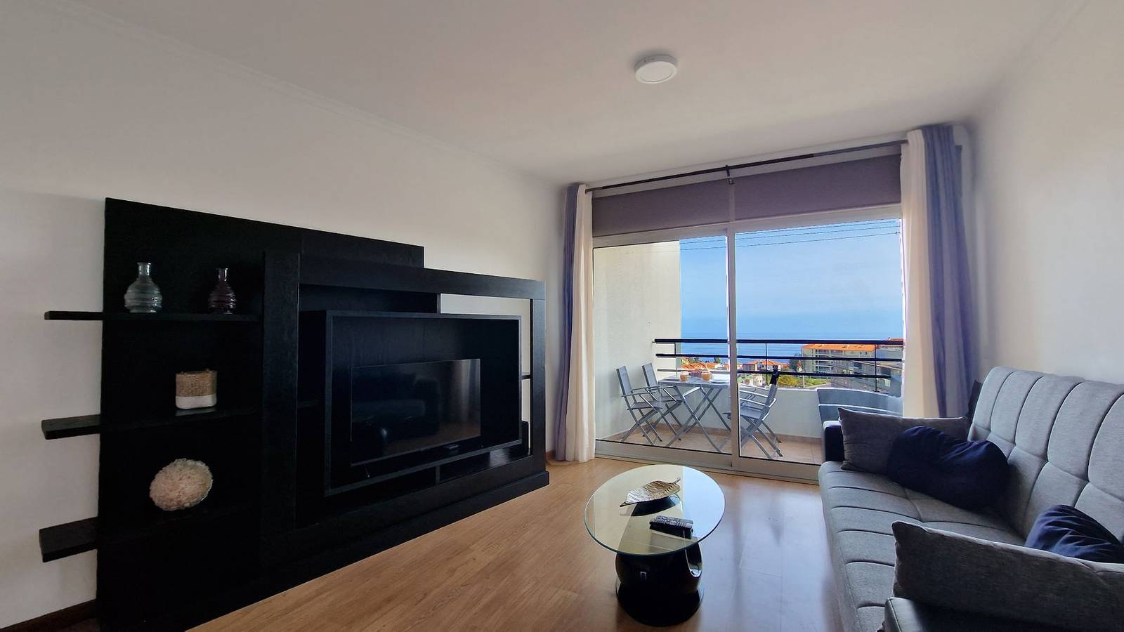 Ganze Wohnung, Ferienwohnung für 4 Personen mit Balkon in Caniço, Madeira