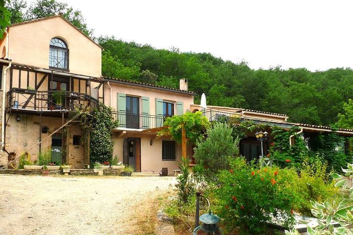 Gîte pour 8 personnes, avec jardin, animaux acceptés à Saint-Ferriol