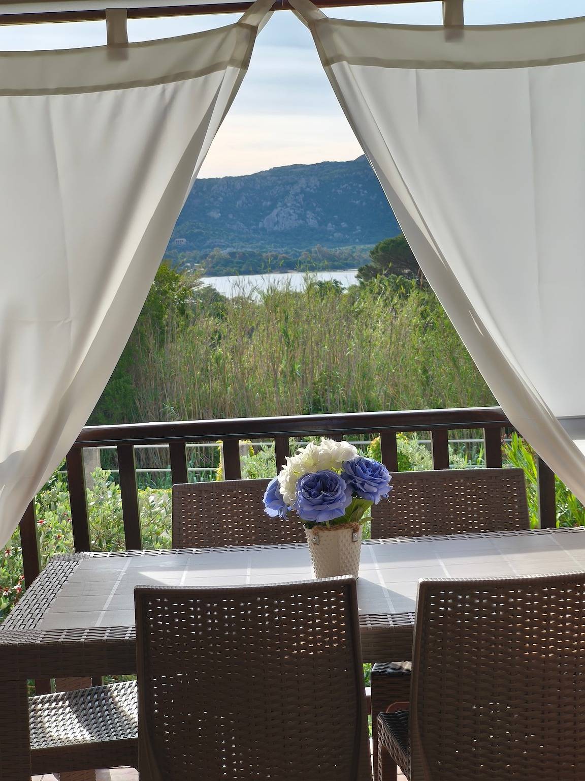 Casa Vacanze 'Orizzonte Infinito' con Vista Mare, Wi-Fi e Aria Condizionata in Cannigione, Arzachena