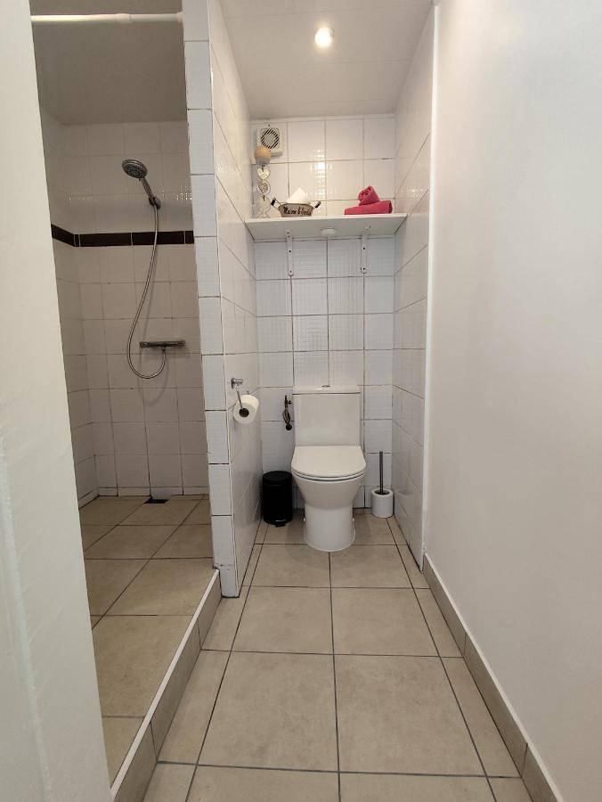 Appartement entier, Appartement cosy entier et parking privé sur place a 5min de lille et 10 min du Stade Pierre Mauroy in Mons-en-Barœul, Région de Lille