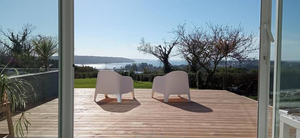 Gîte pour 2 personnes, avec Terrasse ainsi que Jardin et Vue à Hanvec