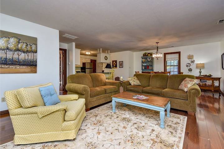 Bed and breakfasts for 3 people, with pool and garden in Missouri