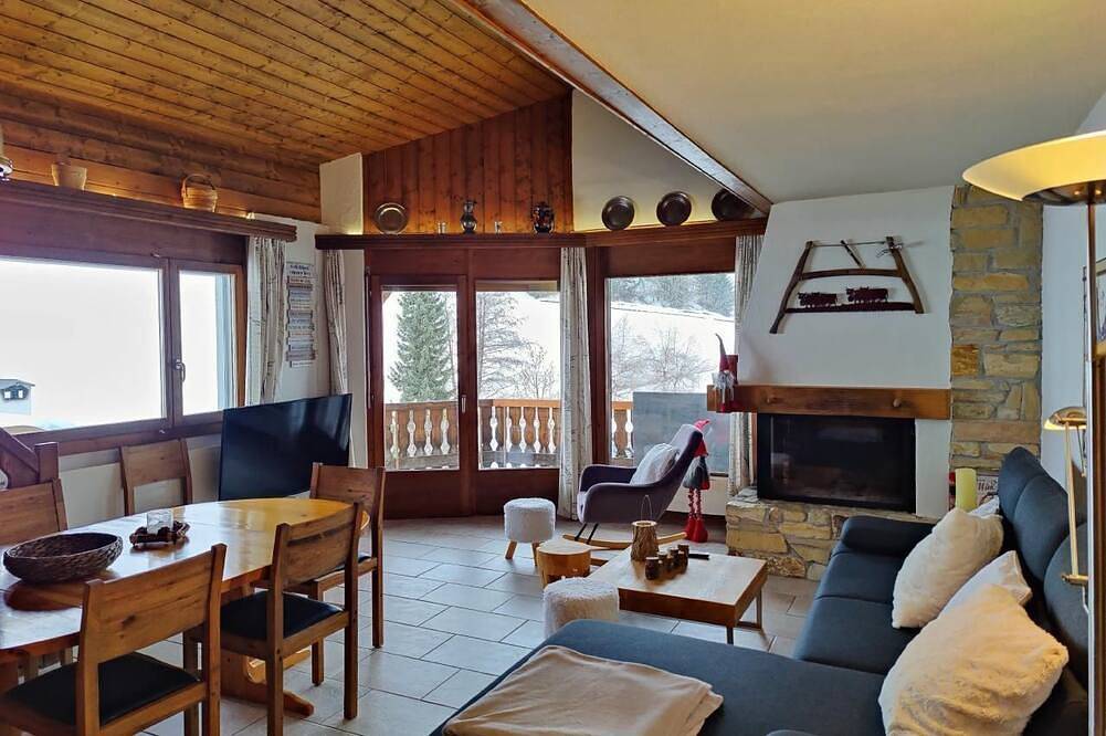 Ganze Wohnung, Ferienwohnung im Haus \"Soldanella\" mit Bergblick in Obersaxen, Obersaxen-Mundaun