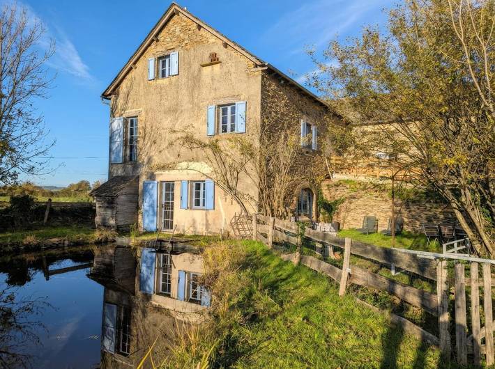 Gîte pour 3 personnes, avec Terrasse et Jardin ainsi que Piscine et Vue à Centrès
