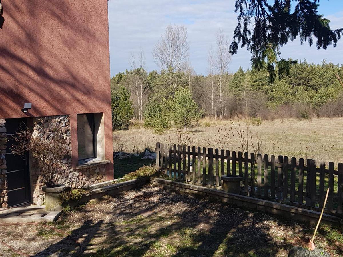 Double Room with Private Bathroom in Mazaugues, Région de Brignoles