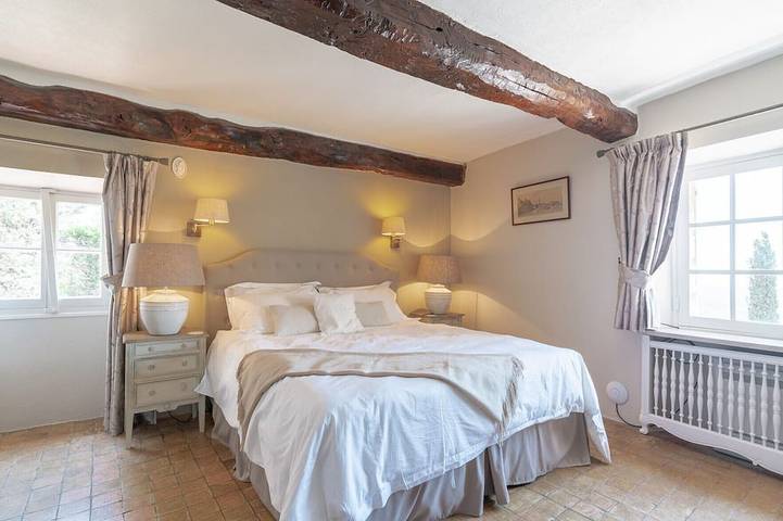 Location de vacances pour 12 personnes, avec terrasse et jardin à Châteauneuf-Grasse - 3
