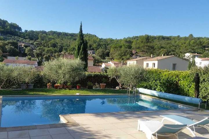 Location de vacances pour 6 personnes, avec Jacuzzi ainsi que Terrasse et Jardin à Cabasse