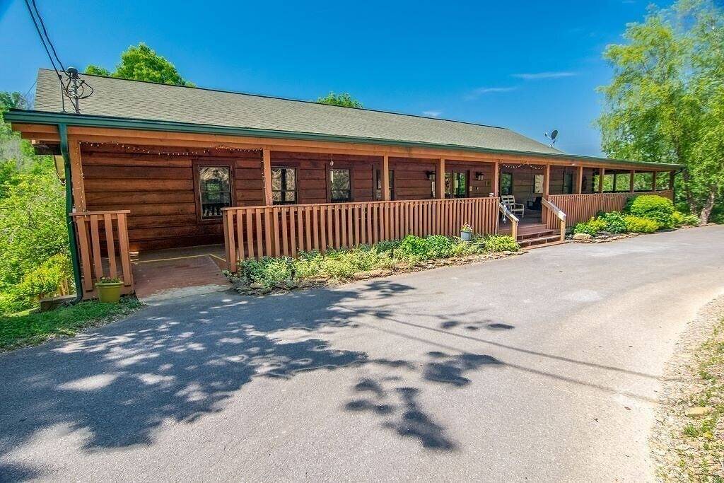 Smoky Mtn Large Private Douglas Lake Lodge- 12 acres- Sevierville in Douglas Lake